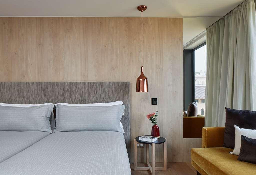 Me Barcelona Hotel Room photo