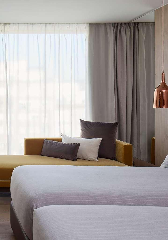 Me Barcelona Hotel Room photo